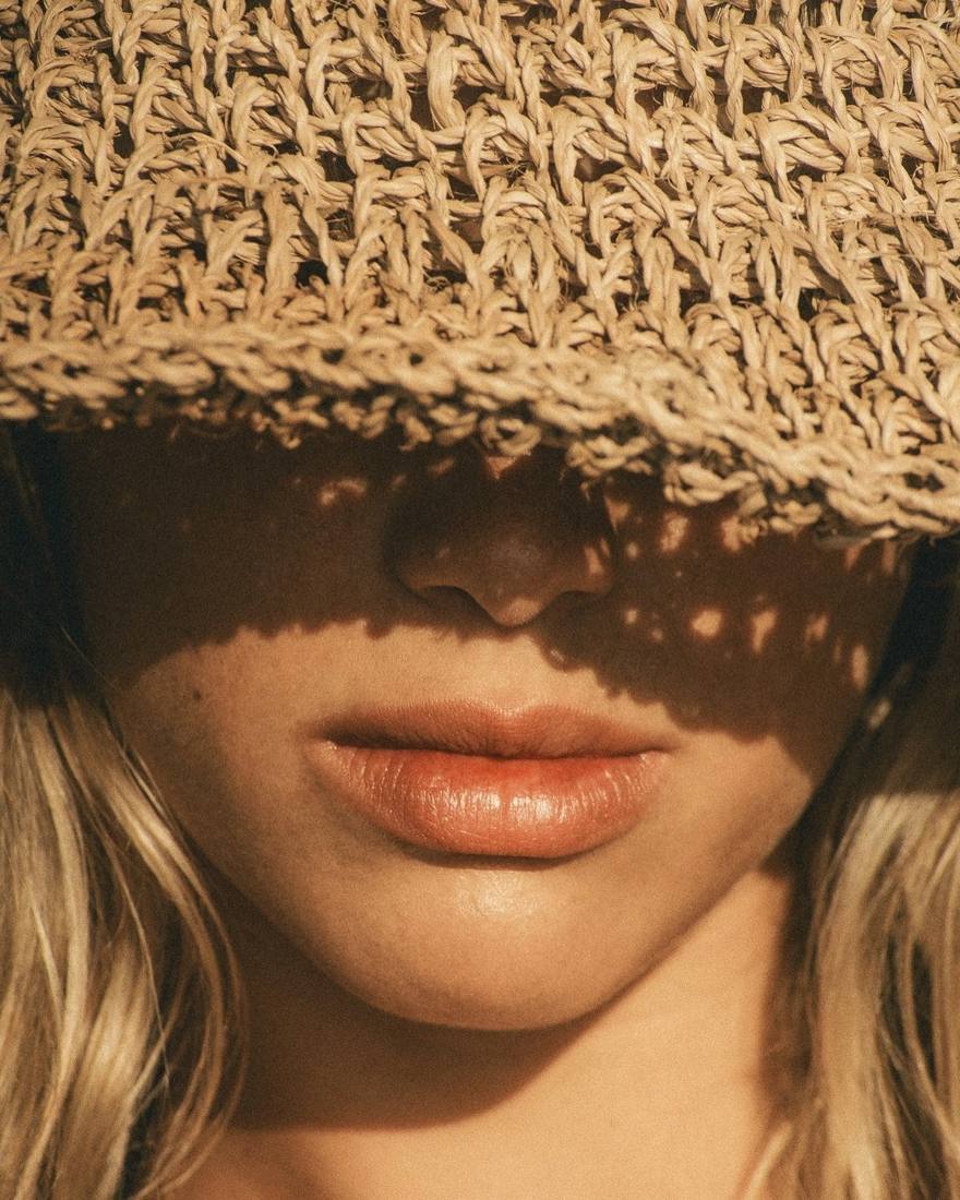 Zomerse look met strohoed - relaxed adviesmoment